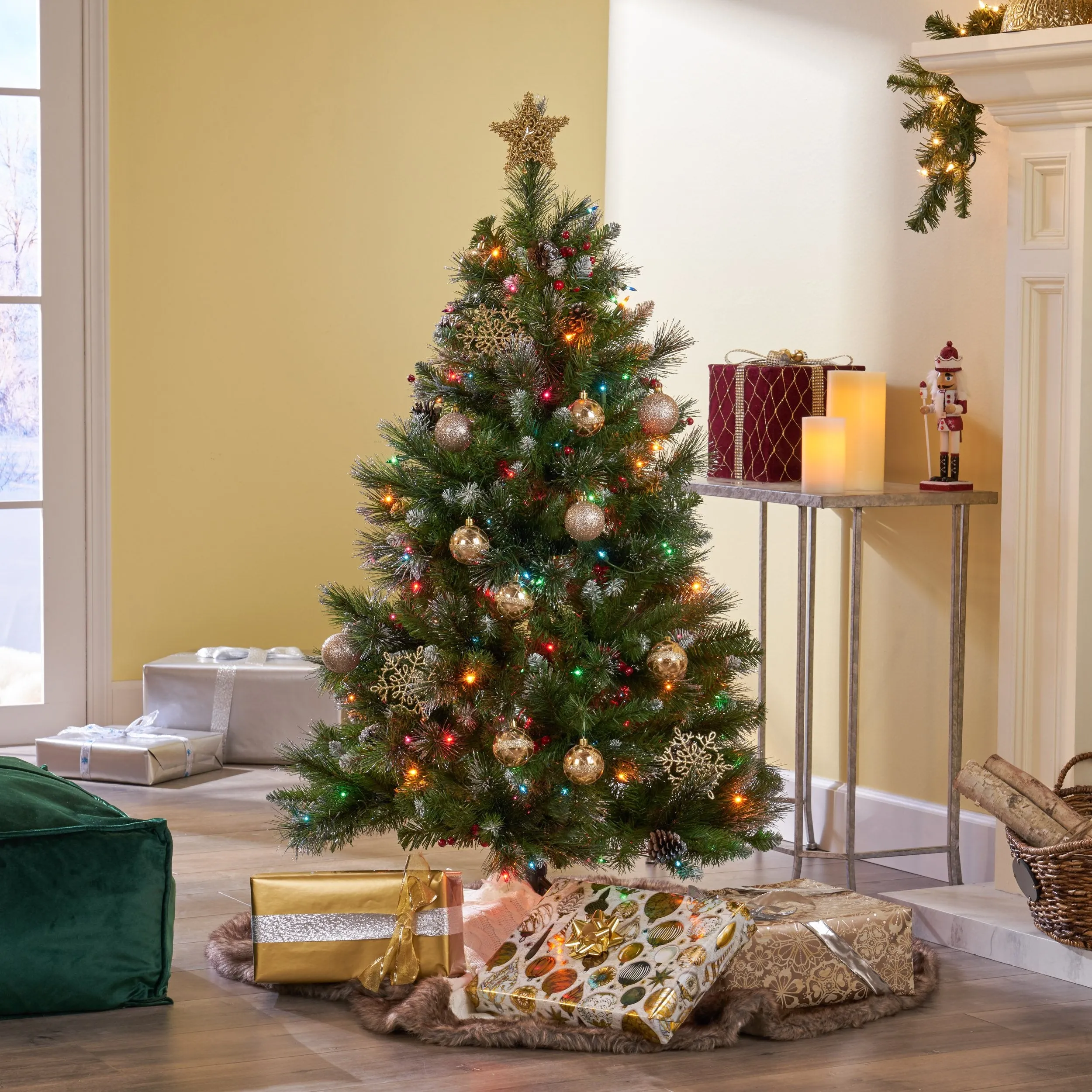 4.5-foot Mixed Spruce Hinged Artificial Christmas Tree with Glitter Branches, Red Berries, and Pinecones - NH573703