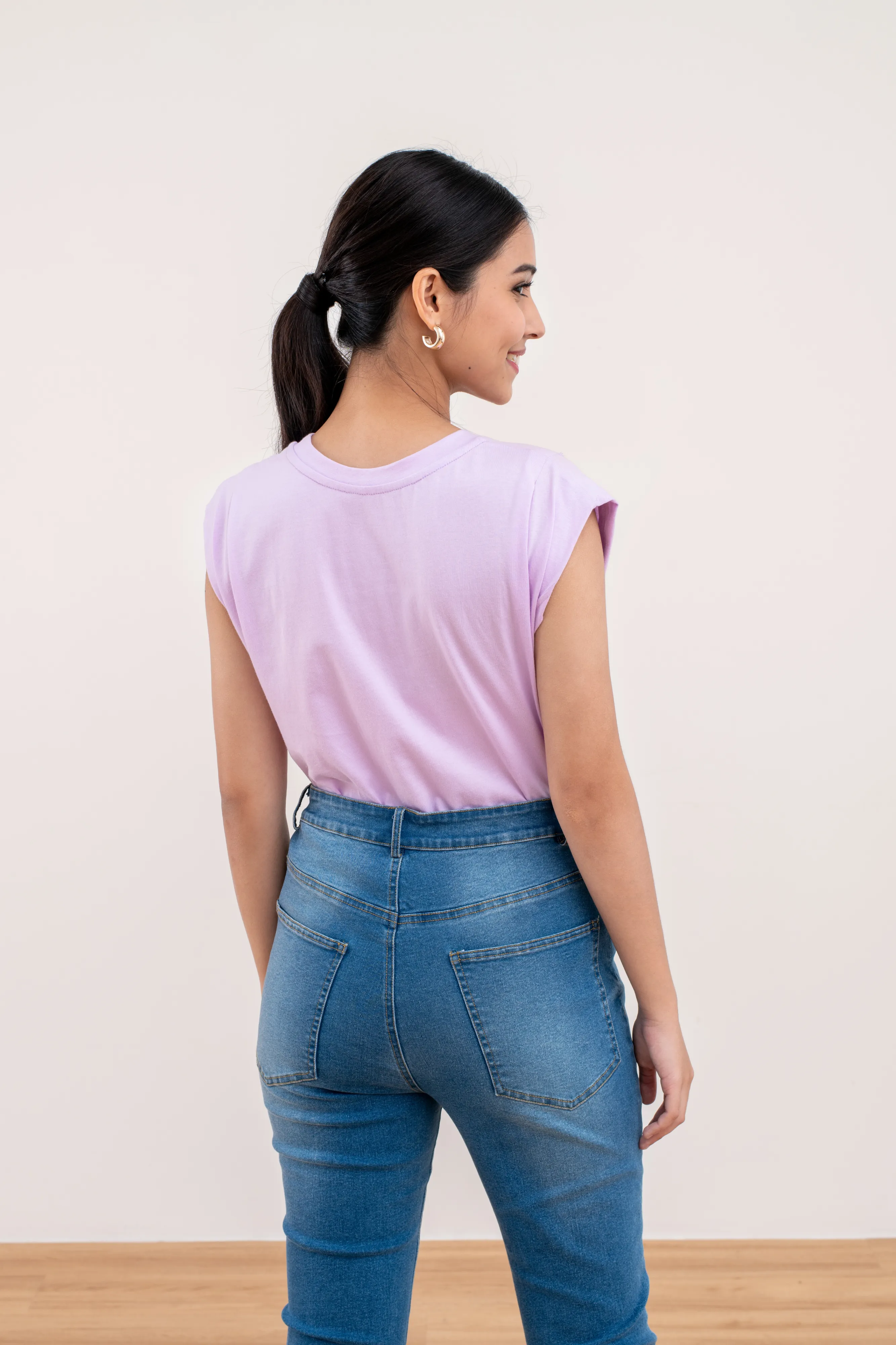 Arven Muscle Tee in Purple