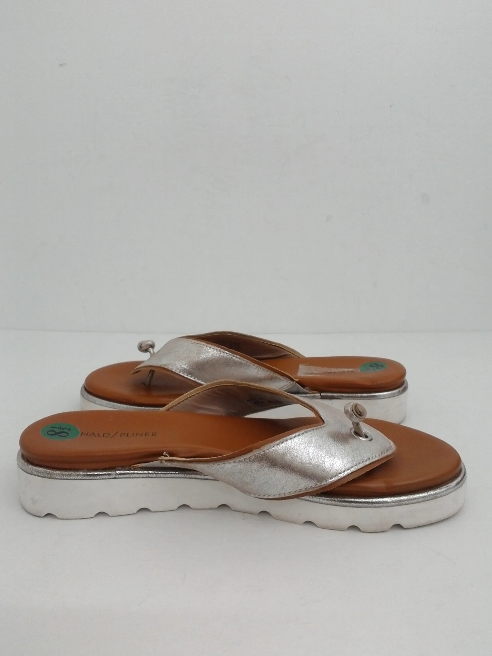 Donald/Pliner Women's Leaane Silver Leather Sandals Size 8.5 M