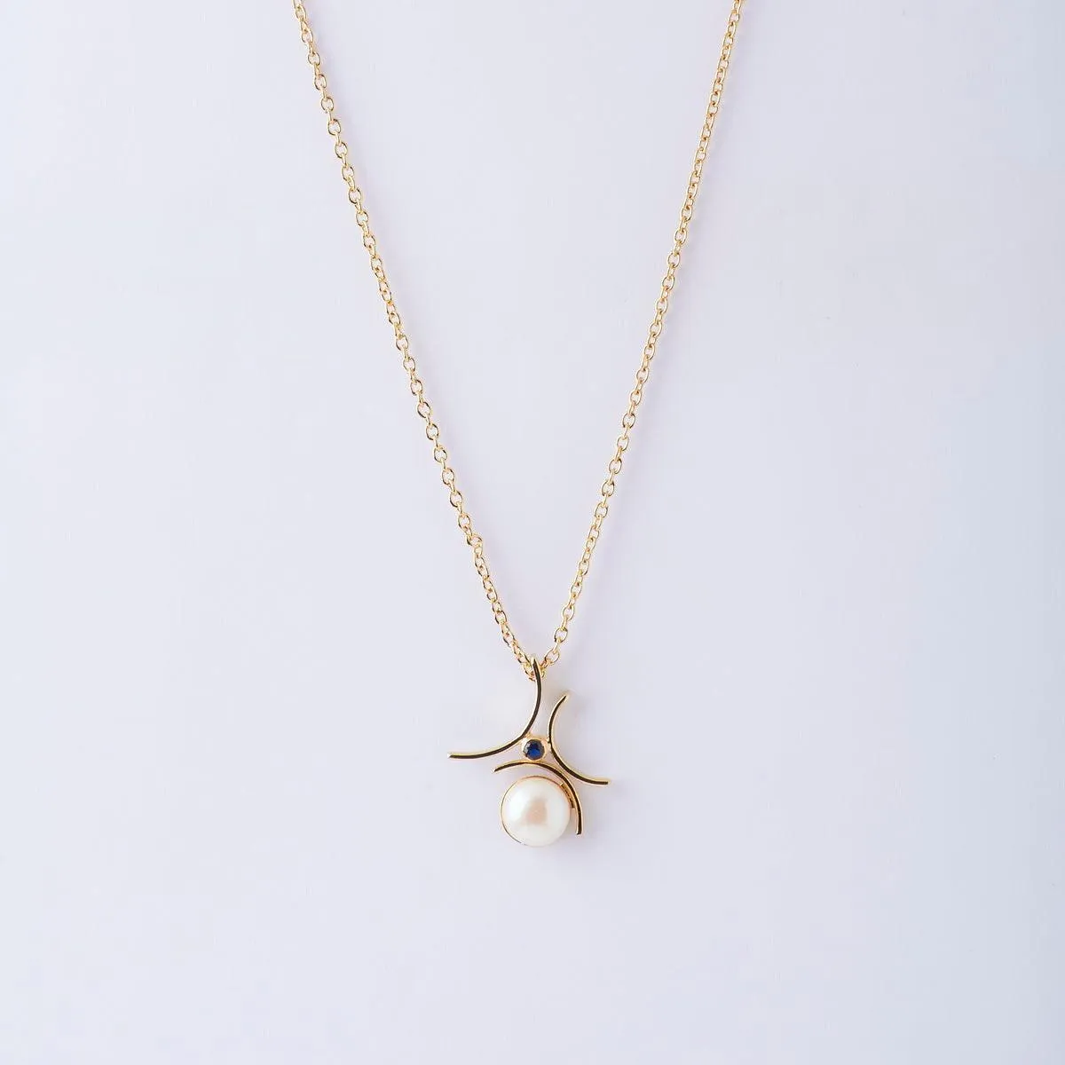 Fashionable Stone Studded Pearl Pendant