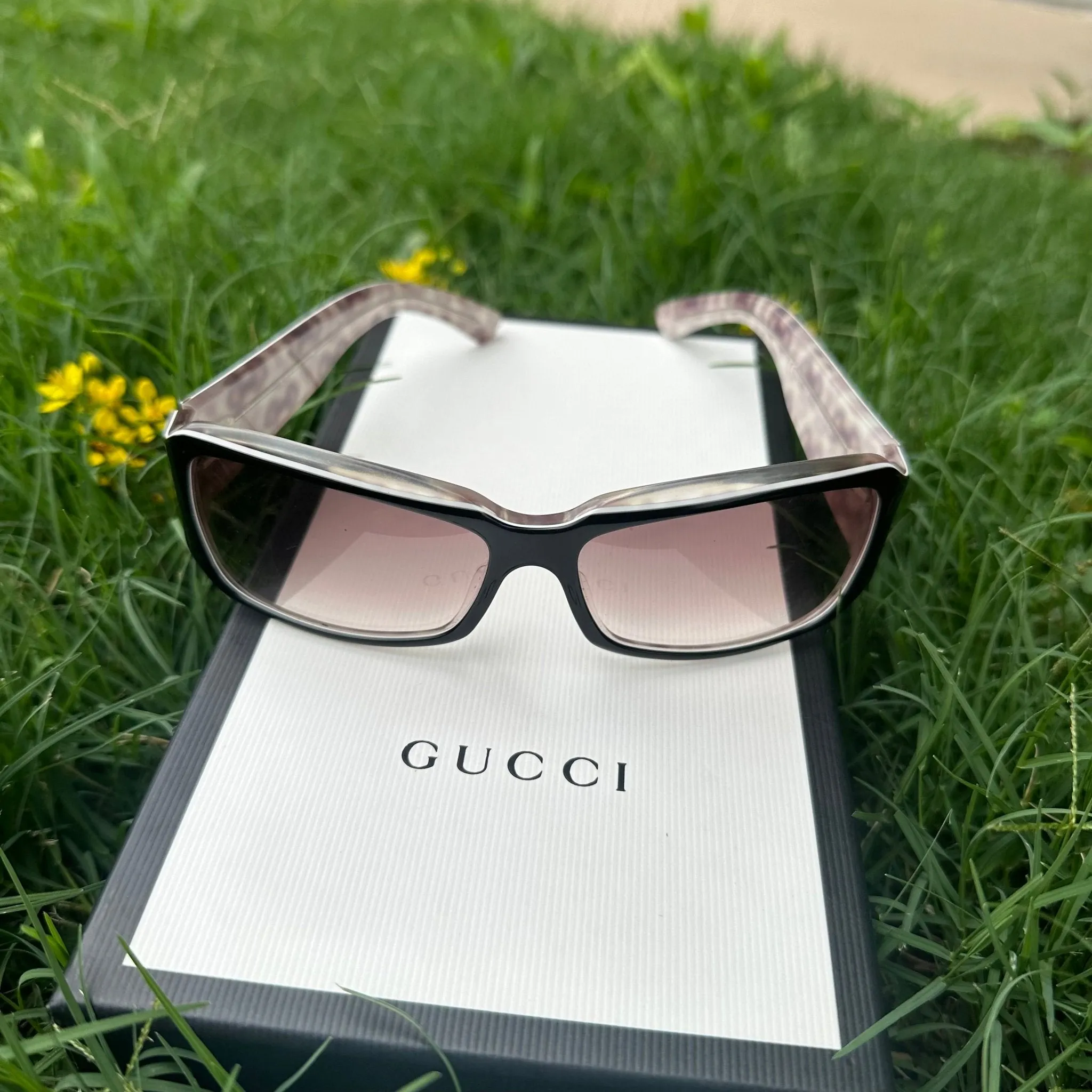 GUCCI Black Horsebit Sunglasses