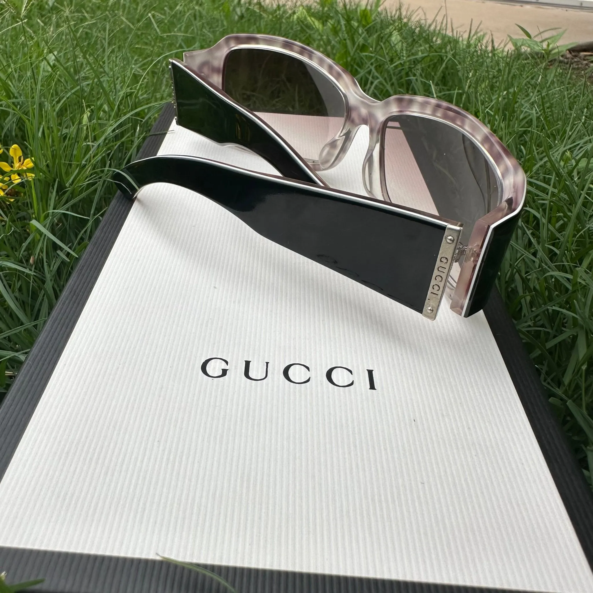 GUCCI Black Horsebit Sunglasses